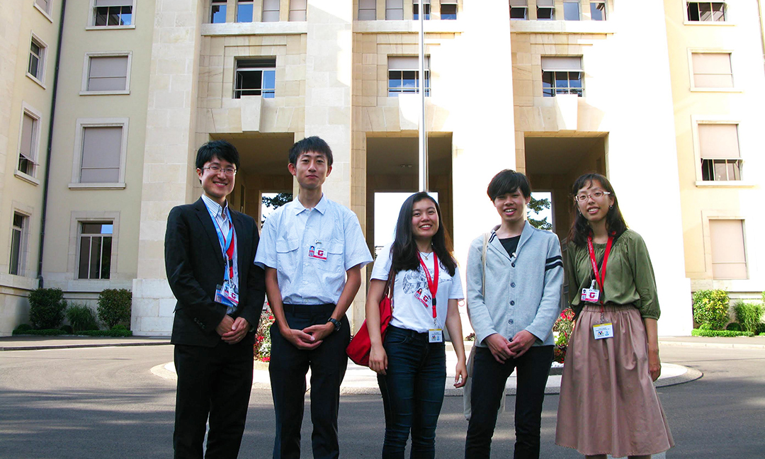 Commemorative photo in front of the U.N. Geneva Headquarters From left to right: Assistant Professor Hiromichi Matsuda, Ryo Usukubo, Momo Nakakita, Toshiki Narushima, Chizuru Yamazaki