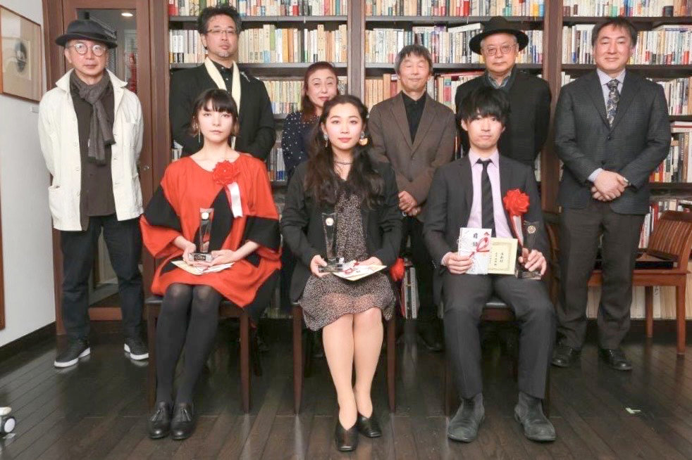 授賞式の様子（中央：伊藤さん　右上：岩切正一郎・ICU学長）