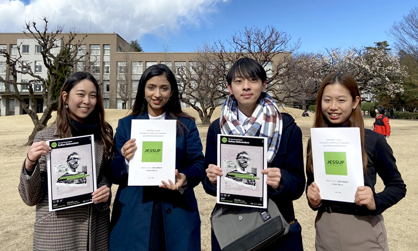 左から川上詩子さん、Kavya Sharmaさん、奥村幸太さん、大澤彩さん